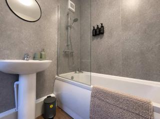 Spacious 4-Bed House in Hartlepool by MCPI Hosting, Perfect for Contractors, Groups & Families with WiFi & Parking - 7