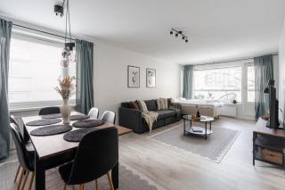 Spacious Downtown Apt with Balcony - Hosts 10 - 9