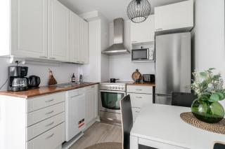 Spacious Downtown Apt with Balcony - Hosts 10 - 8