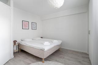 Spacious Downtown Apt with Balcony - Hosts 10 - 7