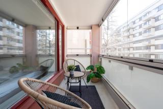 Spacious Downtown Apt with Balcony - Hosts 10 - 6