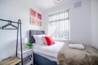 New 3BR House - Parking - Near CBS Arena - UHCW - 4