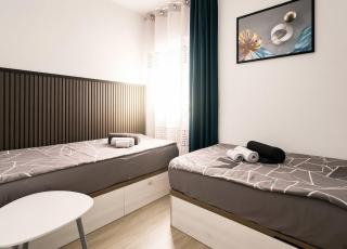 ICON Beach Apartment - 1 Min to Beach & Free Garage - 8