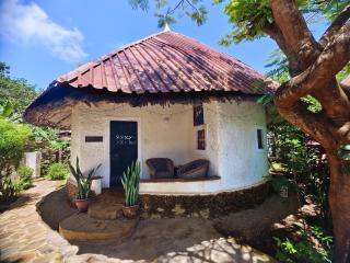 Bushbaby Cottage Diani Beach, Private Tropical Garden Escape - 8