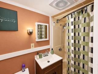 Cozy Retreat King Bed & Private Entrance - 2