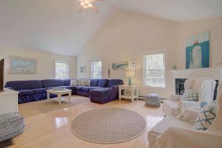 Spacious home with deck and fire pit - 8