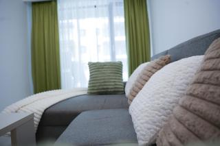 Modern & Cozy w Balcony, Near AFI Mall - 8