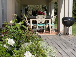 Secret Garden Villa - 3BD with Pool & Ocean Peek - 3