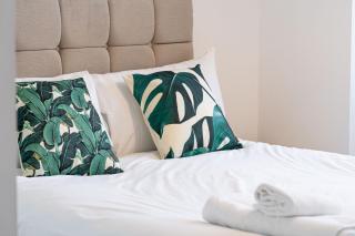 Pet-friendly 1BR Apt sleeps 4 in BMH Centre with Parking - 1