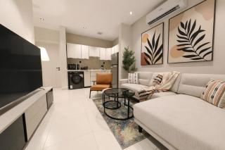 Spacious 2BR Apt, Al Salamah, Great Location - 0