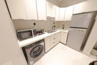 Spacious 2BR Apt, Al Salamah, Great Location - 9