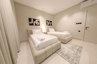 Spacious 2BR Apt, Al Salamah, Great Location - 8