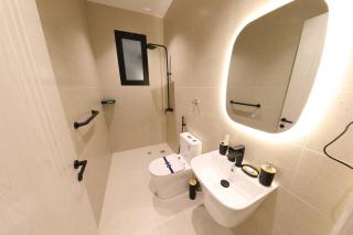 Spacious 2BR Apt, Al Salamah, Great Location - 2