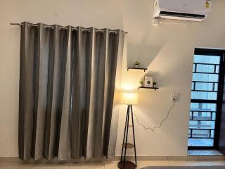 Niwas Studio Near Airport Himalayan Hospital - 4