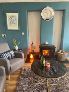 Water's edge studio apartment - 1