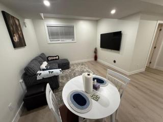 Private Entrance Two Bedrooms FastWiFi Parking - 1