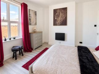 New Brighton Beachside Apartment w Balcony - 8