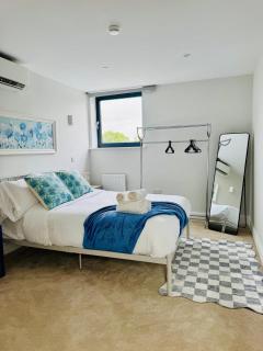 HELIODOR - 4BR townhouse with AC NR Addenbrookes - 3