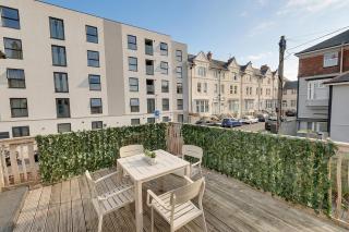 City Centre Apartment with Parking and Terrace - 6