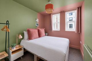 City Centre Apartment with Parking and Terrace - 9