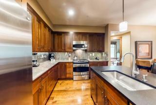 Water House Luxury 2 Bedroom On Main Street - Walk To Quicksilver Lift! - 6