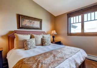 3 Bedroom Mountain Condo On Main Street - Walk To Lift, Onsite Pool, Luxury-Rated! - 3