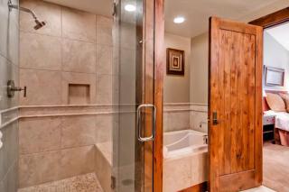 3 Bedroom Mountain Condo On Main Street - Walk To Lift, Onsite Pool, Luxury-Rated! - 1