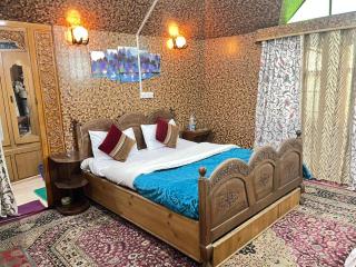 NSJ Heritage Group of Houseboats - 4