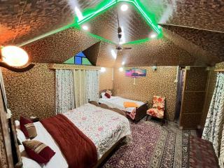 NSJ Heritage Group of Houseboats - 2