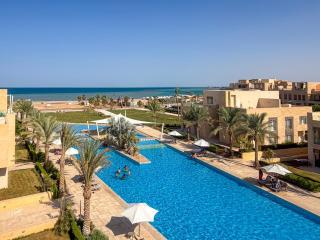 Walk to Beach, Seaview 2BR, Pool Free Access, Mangroovy! Ollystays - Hurghada - 7