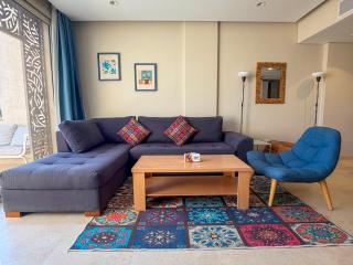 Walk to Beach, Seaview 2BR, Pool Free Access, Mangroovy! Ollystays - 6