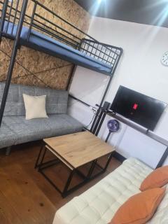 Inn & Out A Fun Private Stay for Families & Groups Kid-Friendly, Near Central Takamatsu, Great Value - 5