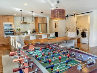 Riverfront Astoria Condo on Pier, Walk Everywhere - 3
