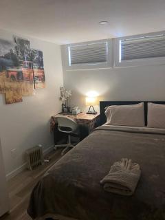 R5 Downtown Unit with Free Parking and only 6km 4m from Airport - 7