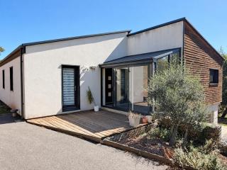 Villa avec piscine dans un écrin de verdure - 6