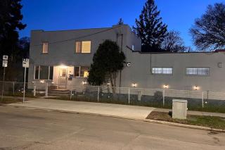 R2 Swiss Bed close to Main City 5.6km from the airport - 1