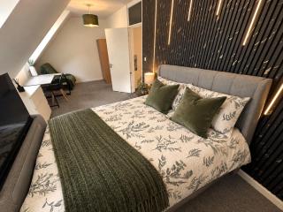 Luxury 5-bed Park Estate home with garden - 5