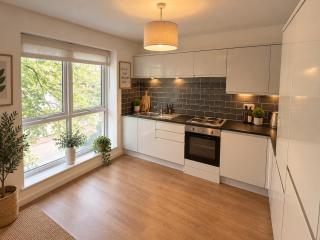 Luxury 5-bed Park Estate home with garden - 2