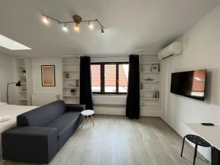 Cozy Loft-Style Studio, Ultra-Central, City View - 9
