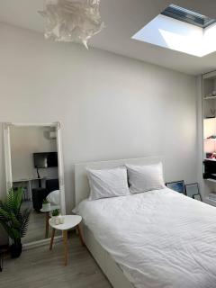 Cozy Loft-Style Studio, Ultra-Central, City View - 5