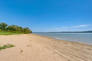 Walk to Beach & Dock! Lake Texoma Family Getaway - 8
