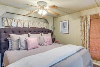 Walk to Beach & Dock! Lake Texoma Family Getaway - 1