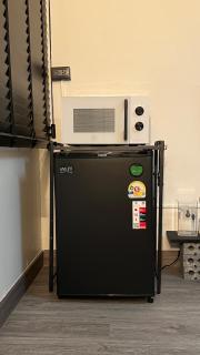Black Vantage Room at T9 Building - 1