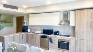 Ollystays Mangrovy Seaview Penthouse 3BR Beach & Pool access - 4