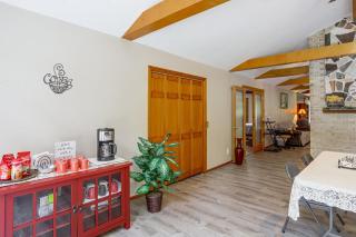 Nature Lover's Cottage on Wooded Acreage - 2