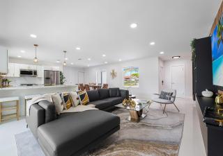 Stunning 5BR Heated Pool, Beach Access & Games L06 - 1