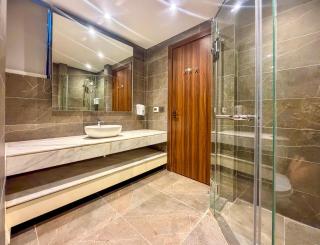 Heated Pool 4BR Villa, Lagoon Front, Ancient Sands - OllyStays - 5