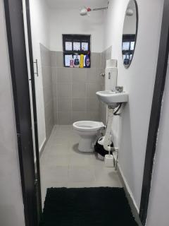 Private & quite 1 bedroom with backyard garden - 9