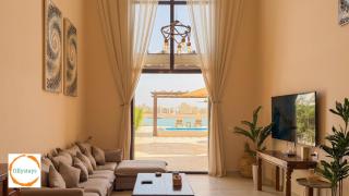 Heated Pool 4BR Villa, Lagoon Front, Ancient Sands - OllyStays - 3
