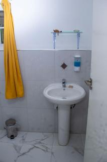 Enjoy a comfortable and private stay in this cozy double room, perfect for two g - 6